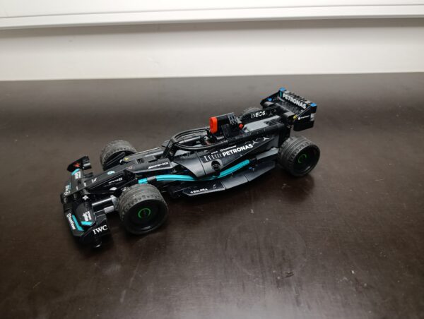 Mercedes AMG F1 - 42165