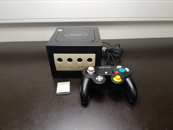 Game Cube noire + manette + carte mémoire