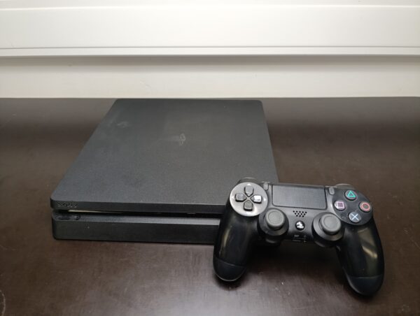 Playstation 4 Slim noire 1To + manette