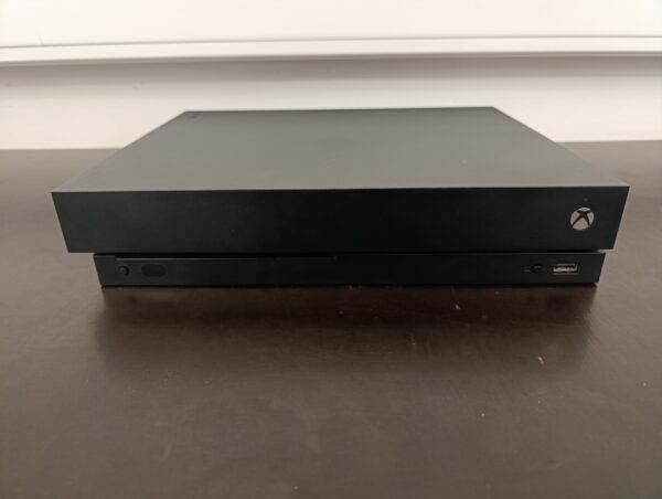 Xbox One X 500Go + manette