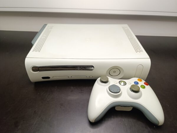 Xbox blanche 60Go + une manette
