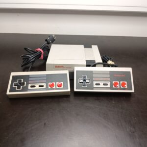 NES Mini + 2 manettes