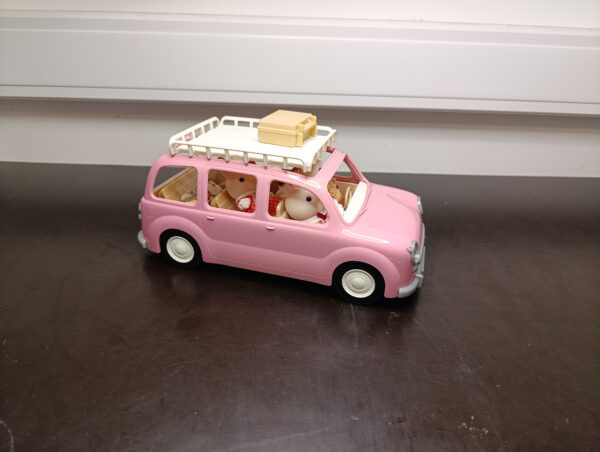 Voiture Sylvanian + personnages