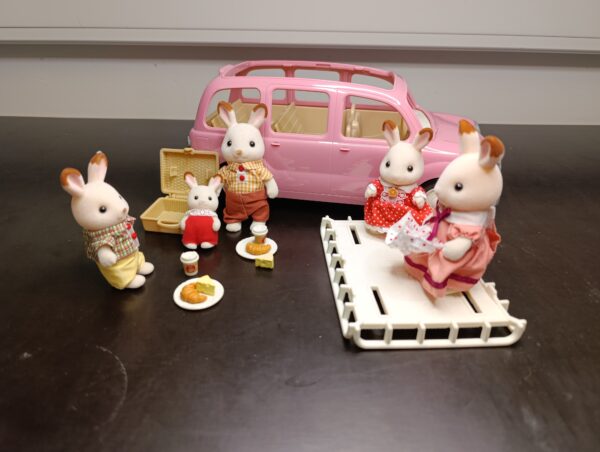 Voiture Sylvanian + personnages - Image 2