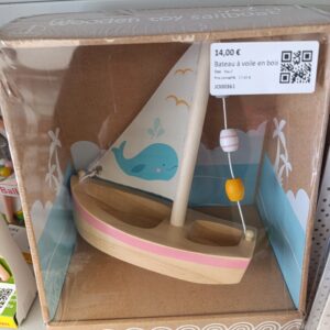 Bateau à voile en bois
