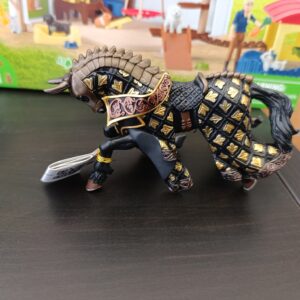 Cheval de guerre noir