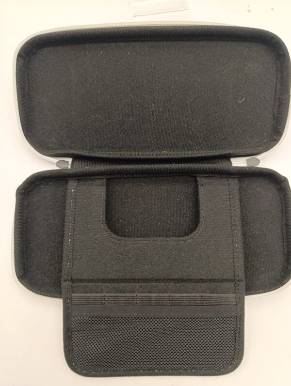 Pochette noire et blanche – Image 2