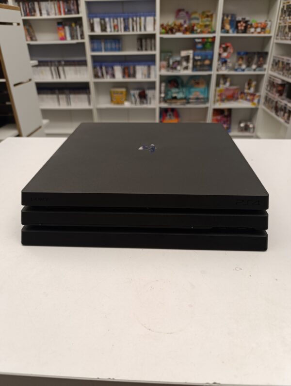 PS4 Pro noire en boîte – Image 2