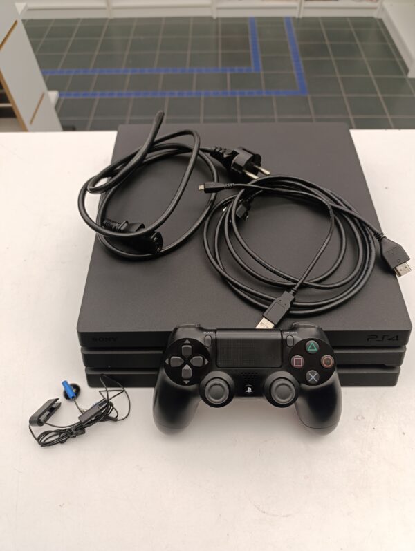 PS4 Pro noire en boîte – Image 3