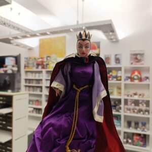 Poupée Reine-sorcière